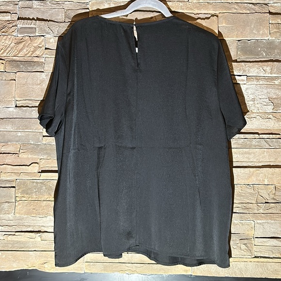BRAND NEW, Banana Republic Factory short sleeve black blouse. - Picture 4 of 5